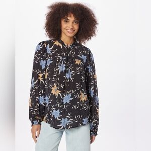 Sofie Schnoor blouse size S in EUC